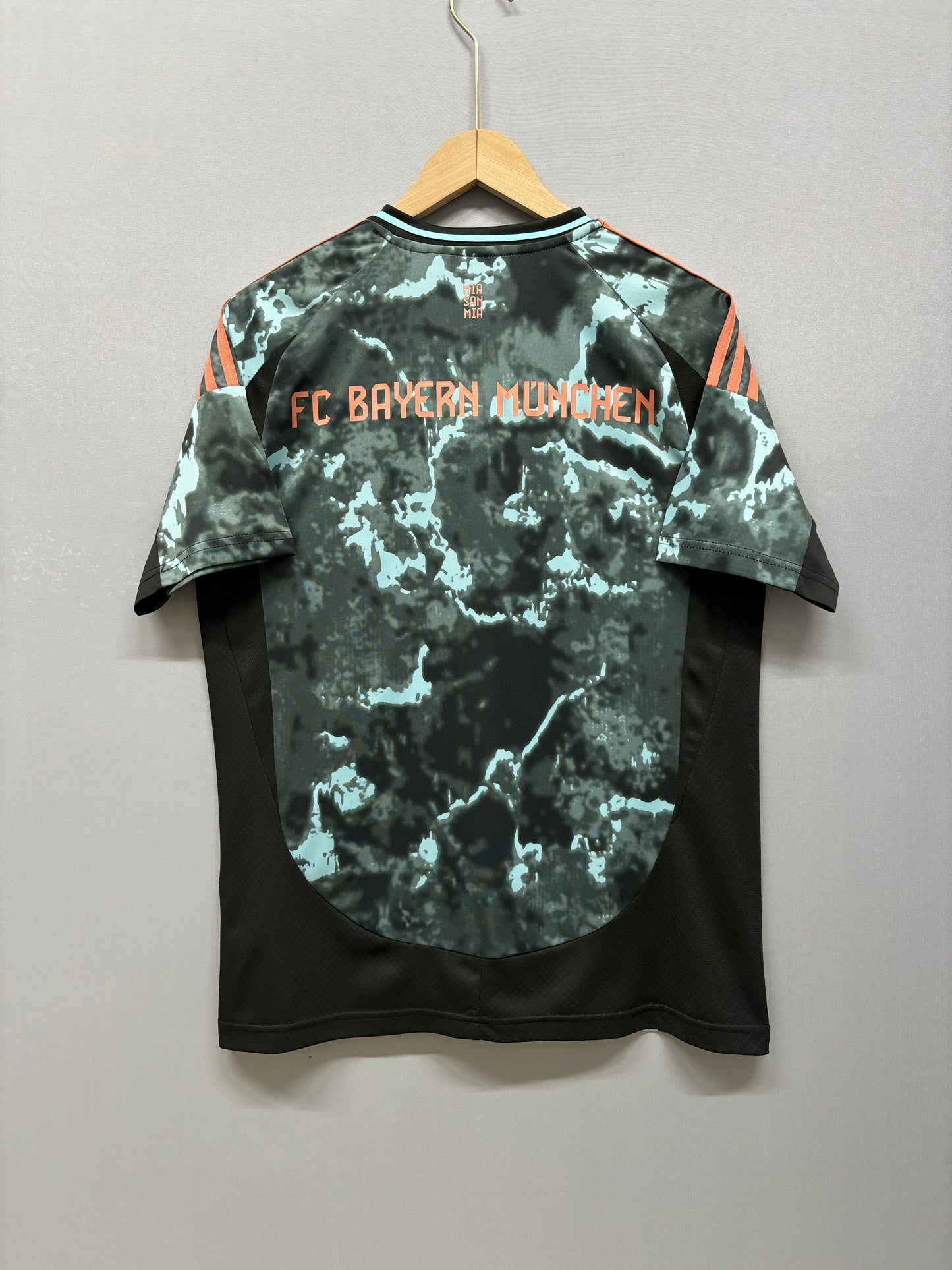 FC Bayern 24/25 Away Jersey